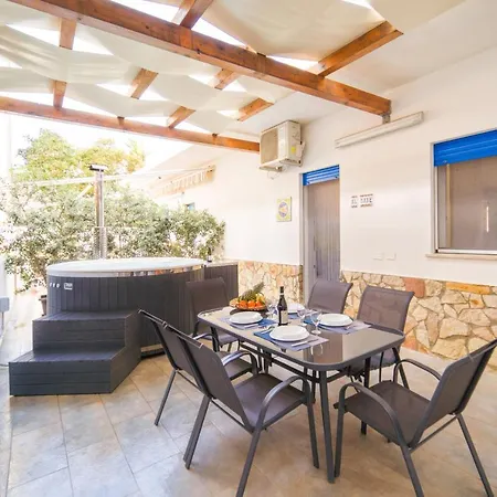 بيت للعطل Al Mare